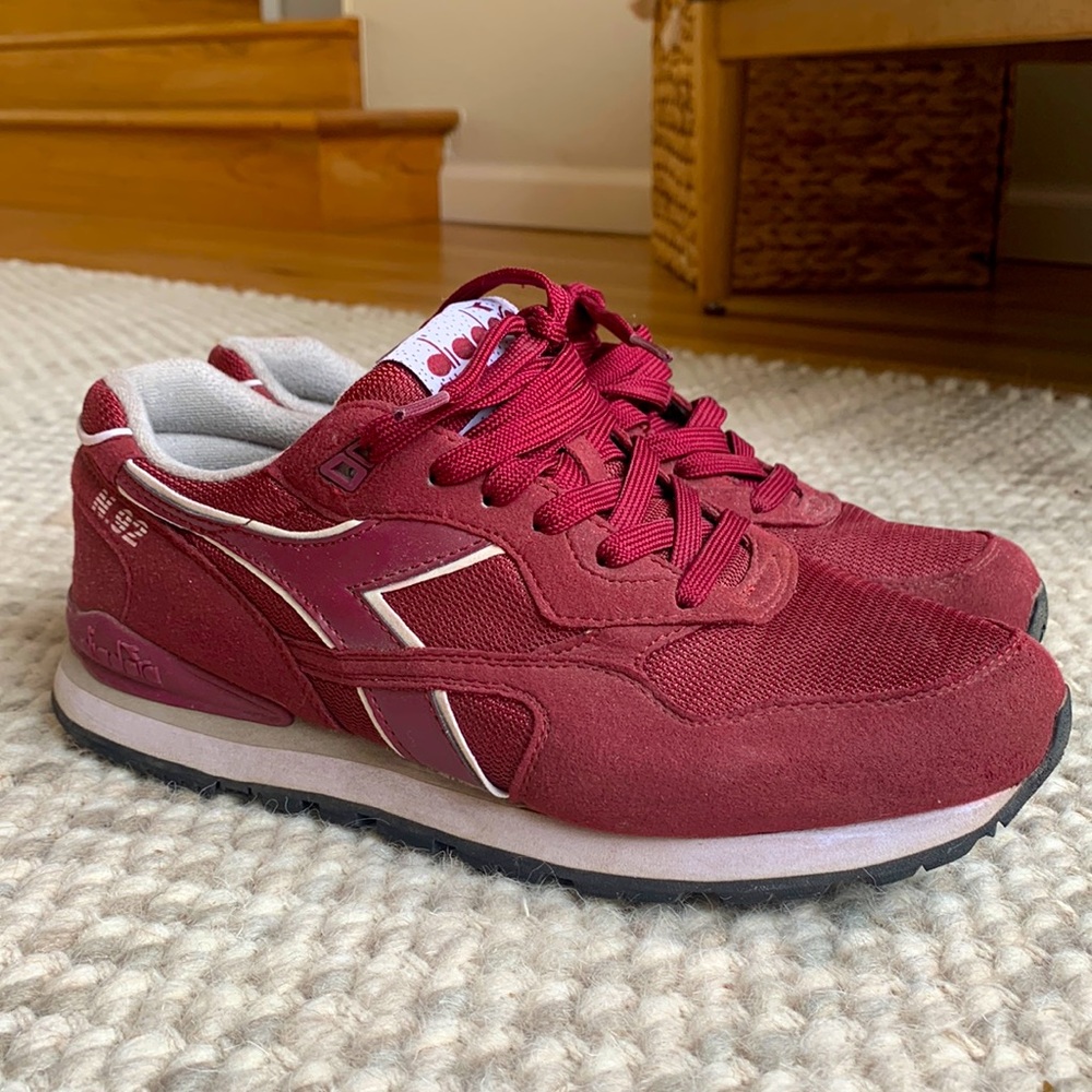 Diadora N.92 Maroon Sneaker.